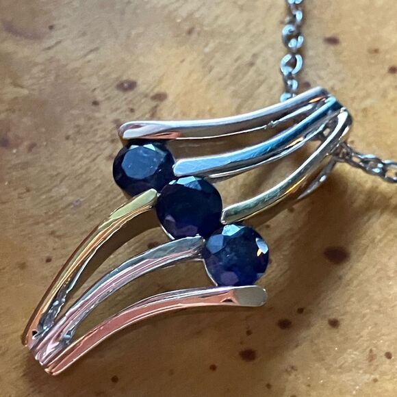 Masoala Sapphire Sterling Silver Pendant - Picture 2 of 6